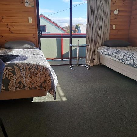 The Backyard Inn Accommodation Rotorua Extérieur photo