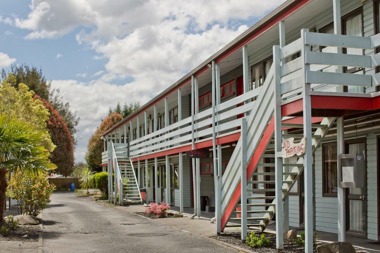 The Backyard Inn Accommodation Rotorua Extérieur photo