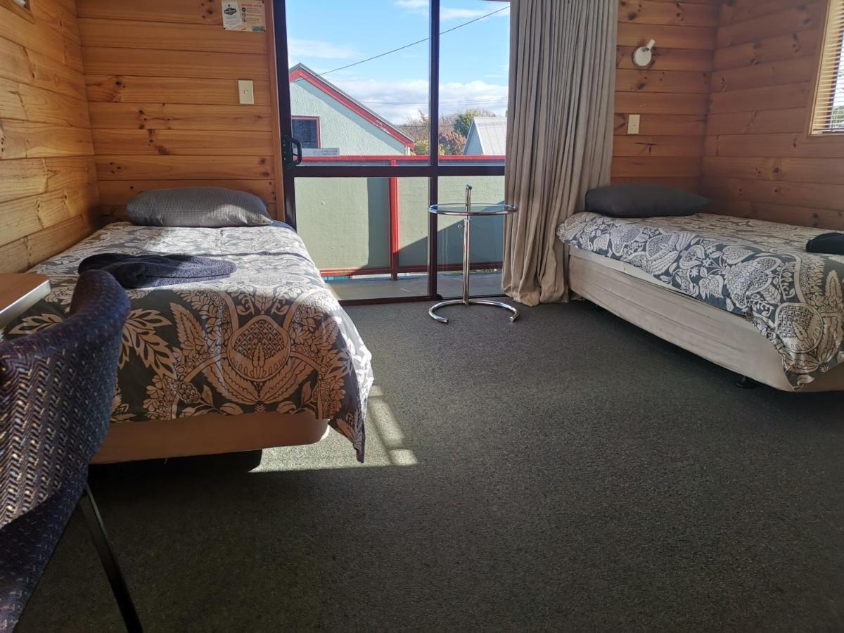 The Backyard Inn Accommodation Rotorua Extérieur photo